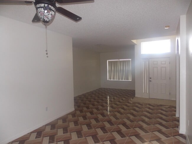 Building Photo - 72 Andora Ct