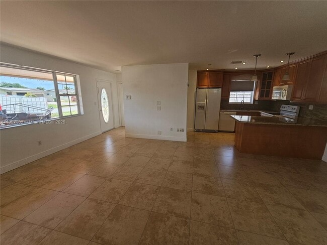 Foto del edificio - 8601 NW 16th St