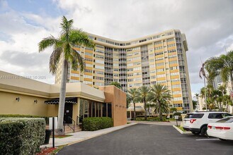 Building Photo - 100 Golden Isles Dr