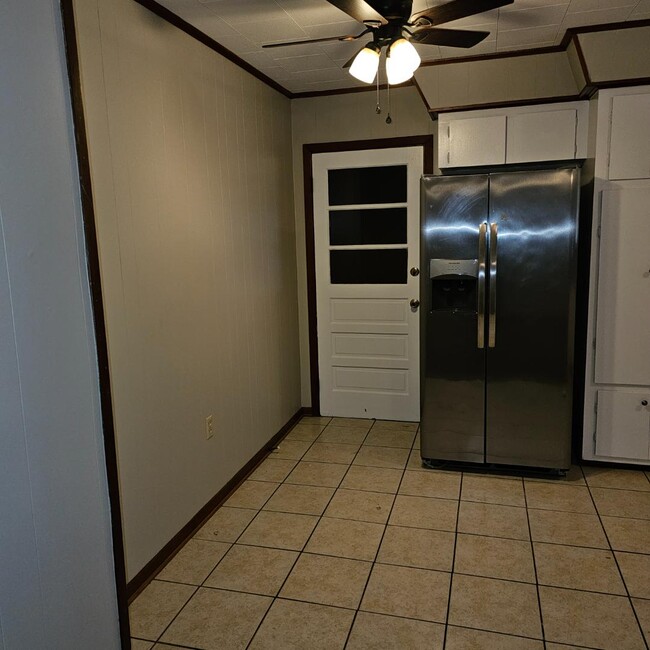Building Photo - 1123 W Camellia Dr