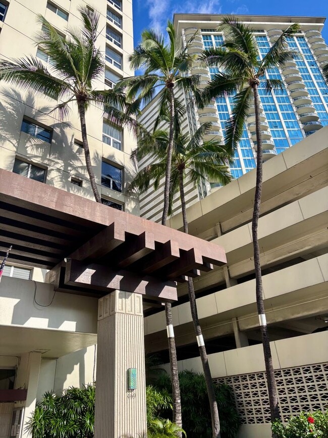 Photo - For Rent | A 3 Bedroom, 3 Bathroom, with 1 Assigned Parking Stall at Waipuna Apartment