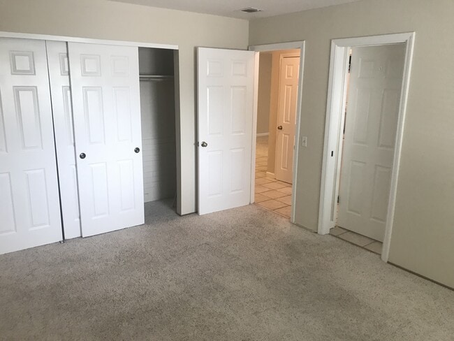 Building Photo - Beautiful 2 bed + 2 bath condo convenientl...