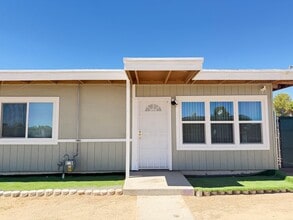 Building Photo - 405 N Gold Canyon St