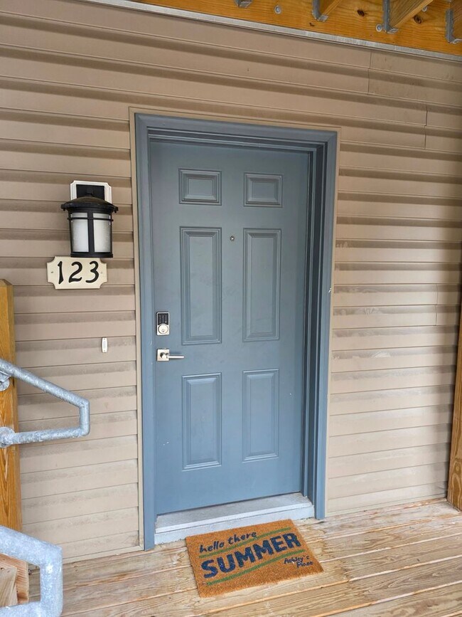 Foto del edificio - Charming Life at Lafayette Coves Condos!