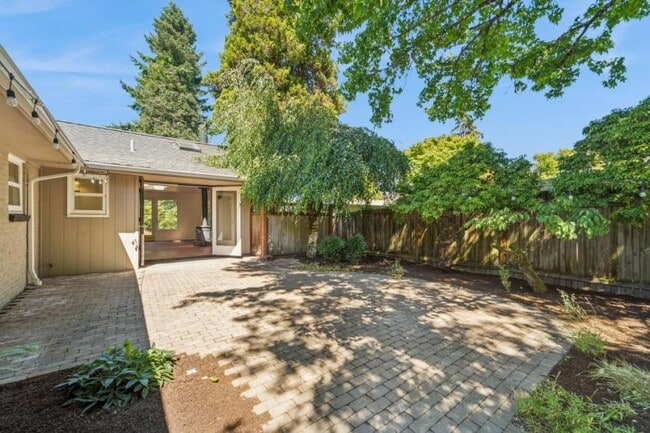 Building Photo - 4 bedroom in Medina WA 98039
