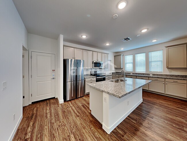 Building Photo - 814 S 150th Dr