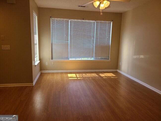 Foto del edificio - 6702 Teresa Ln