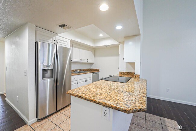 Building Photo - 2155 S 14th Ave