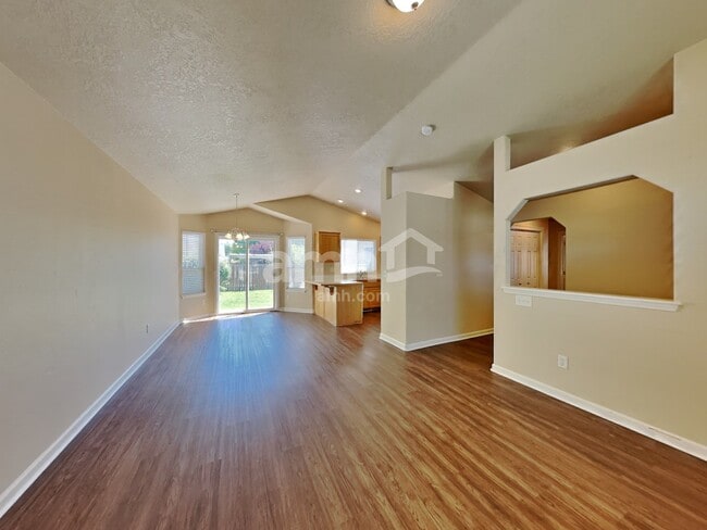Building Photo - 4736 S Choctaw Ave