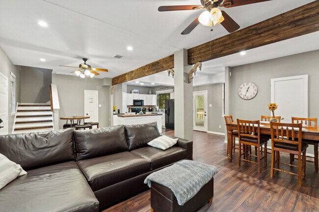 Foto del edificio - 16012 Stewart Rd