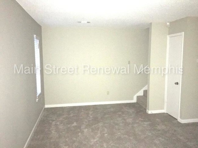 Building Photo - 2463 Chiswood St
