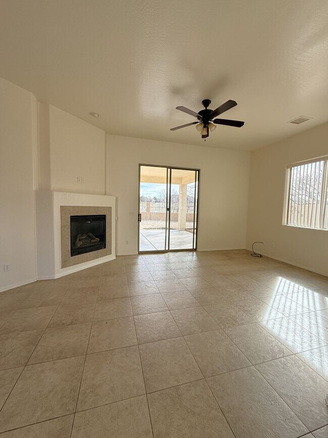 Foto del edificio - Four Bedroom Home in Granville!!!