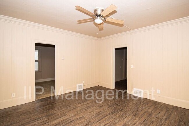Building Photo - 2 BED/1 BATH UNIT SITTING ON LARGE LOT