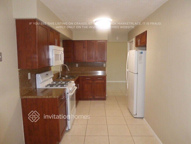 Foto del edificio - 2400 NW 85th Ave