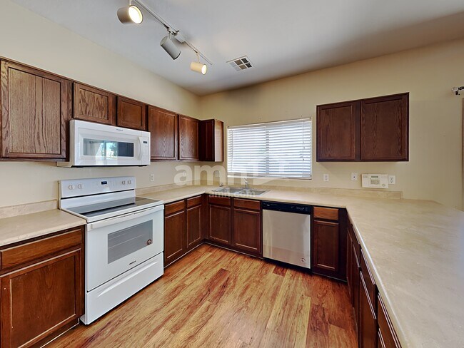Foto del edificio - 25841 W Miami St