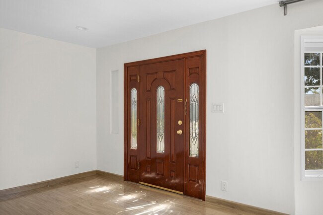 Foto del edificio - 905 Graynold Ave