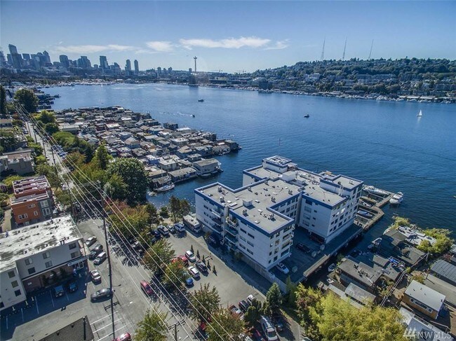 Foto del edificio - 2301 Fairview Ave E