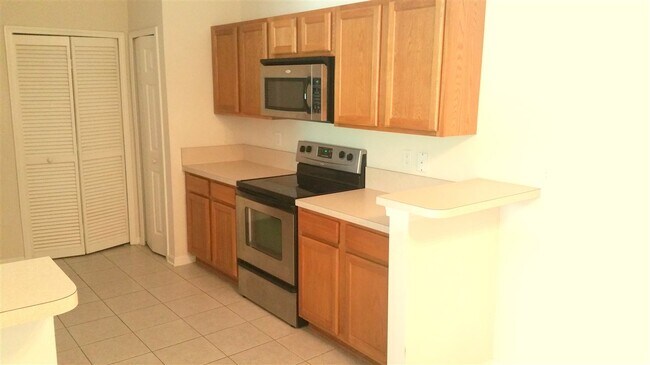 Foto del edificio - 2744 Golden Lake Loop