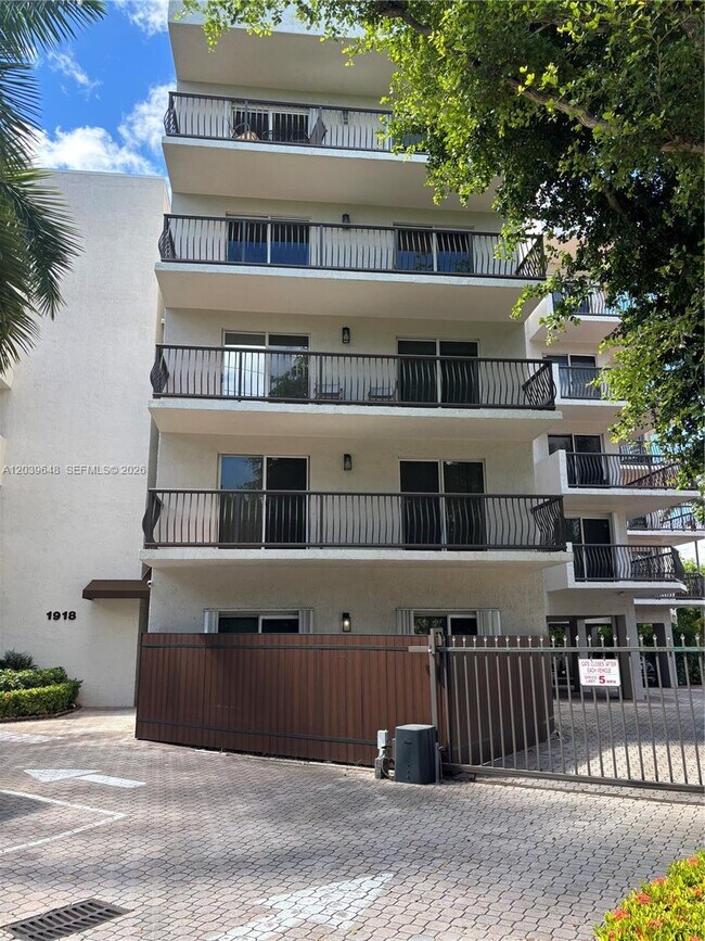 Building Photo - 1918 Brickell Ave