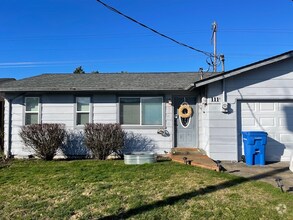 Building Photo - 111 Green Acres Dr