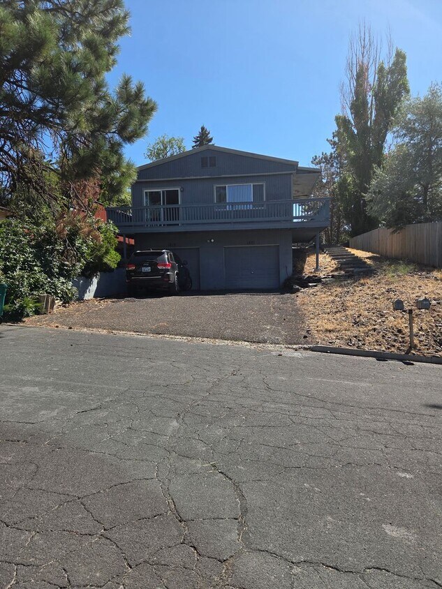 Primary Photo - 1819 Modoc St