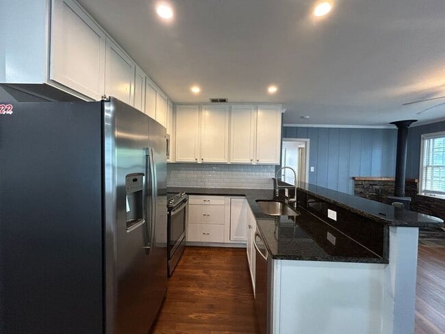 Building Photo - 453 Lytle St