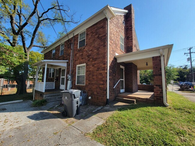 Building Photo - Knoxville 37916 - 3 bedroom, 2.5 Bath home...