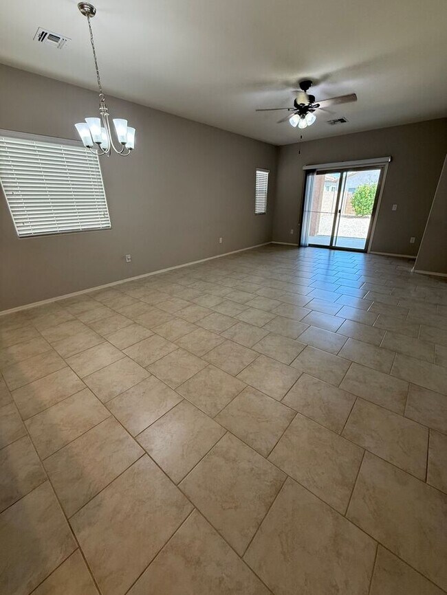 Building Photo - House For Rent