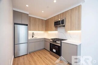Building Photo - 2230 Cropsey Ave