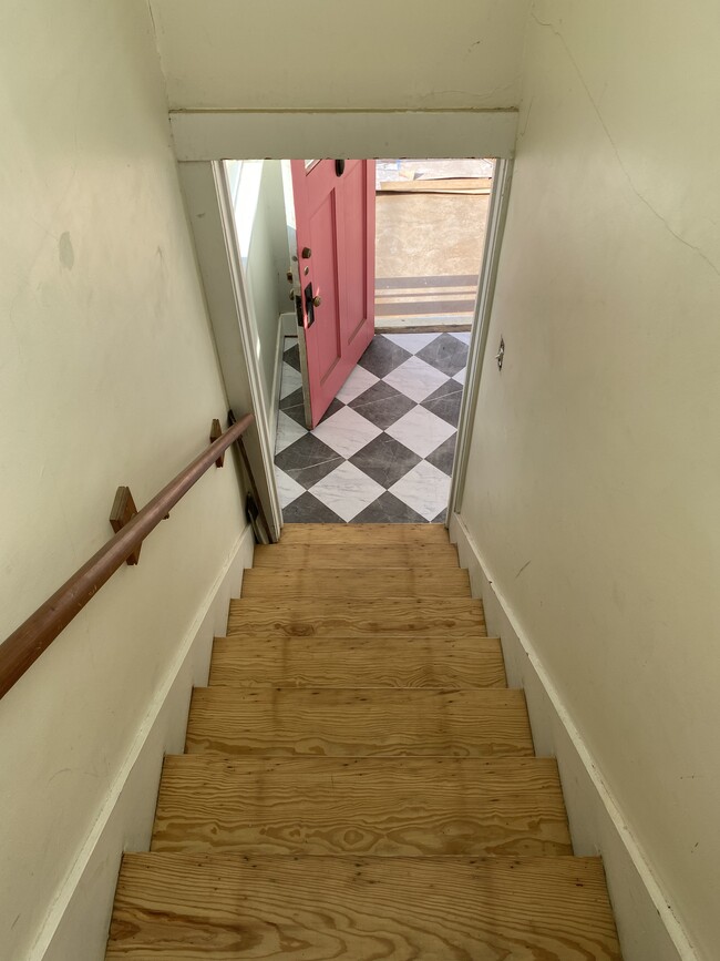 Private Entrance to 2nd floor apartment - 115 Hamilton St