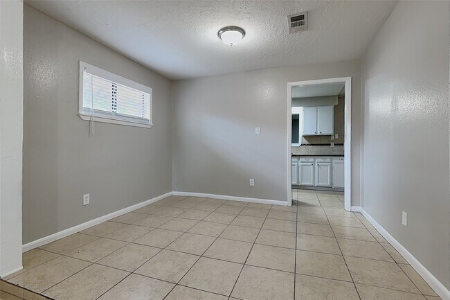 Building Photo - 7731 Bunker Wood Ln