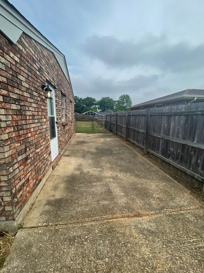 Foto del edificio - ** 4 Bed 2 Bath Located in Prattville ** C...