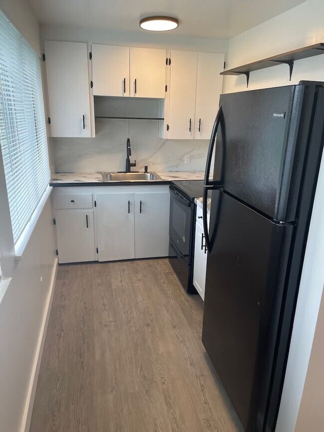 Building Photo - Cozy 2Bed/1Bth Available for Rent in Lynnw...