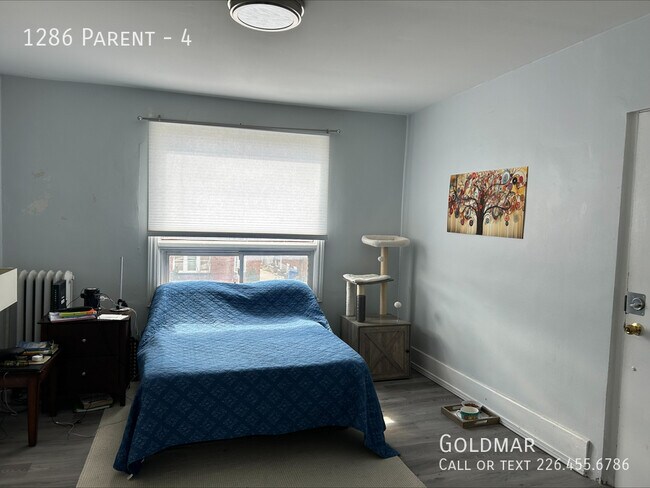 Photo du bâtiment - New listing off Ottawa St.