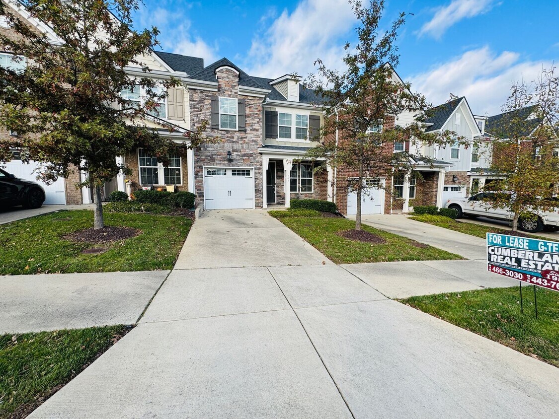 FOR LEASE - 3 bed, 2.5 bath, 1679 sqft townhome - FOR LEASE - 3 bed, 2.5 bath, 1679 sqft townhome