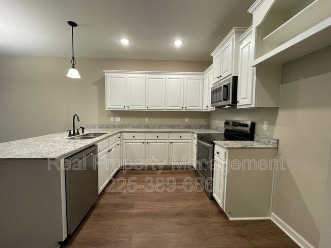 Building Photo - 17414 Berkshire Dr