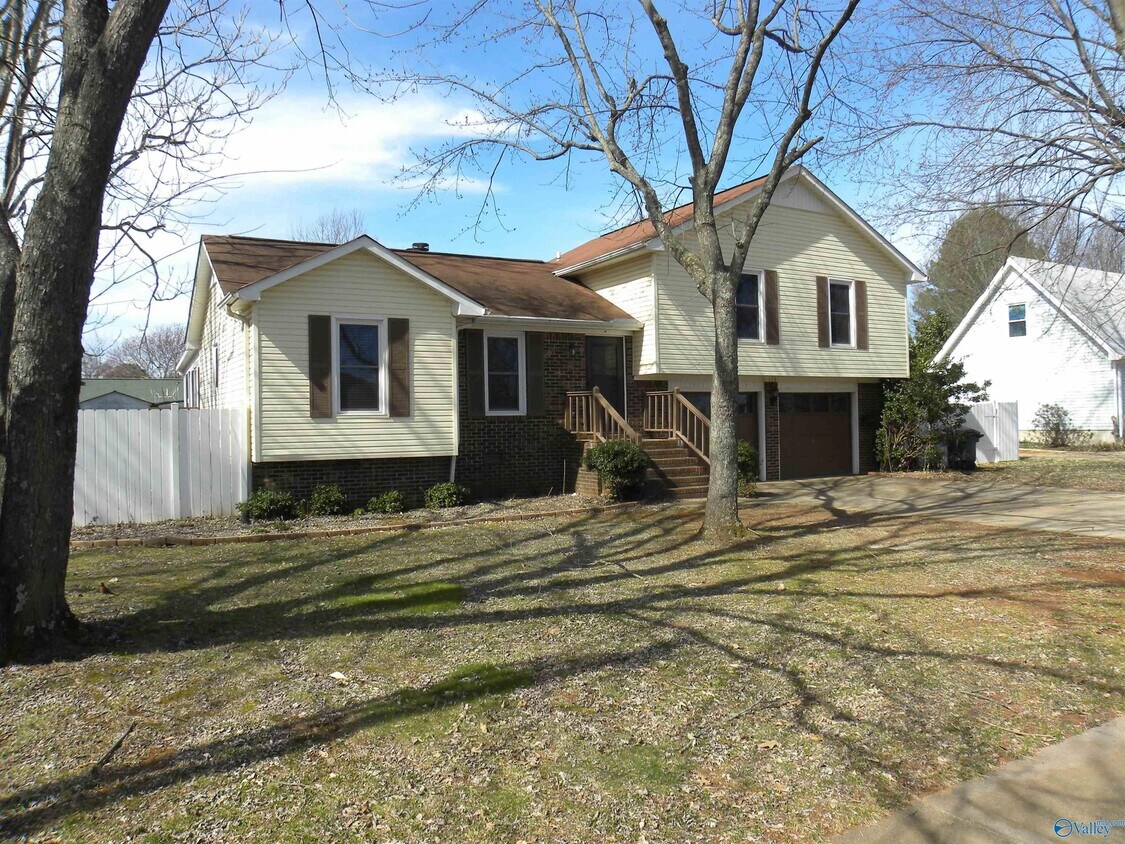 Primary Photo - 128 Lewis Ln