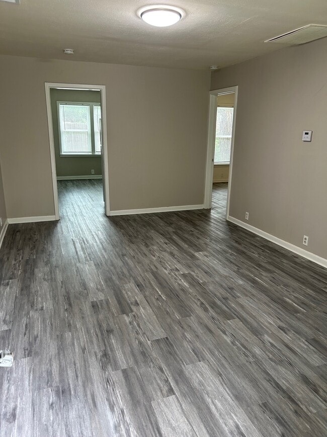 Building Photo - 509 Elm St