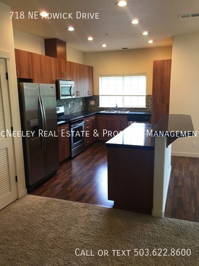 Building Photo - Quatama 3 bedroom Condo with Central A/C a...