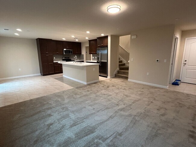 Building Photo - 479 Lemongrass St