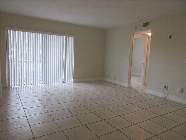 Building Photo - 10710 Royal Palm Blvd