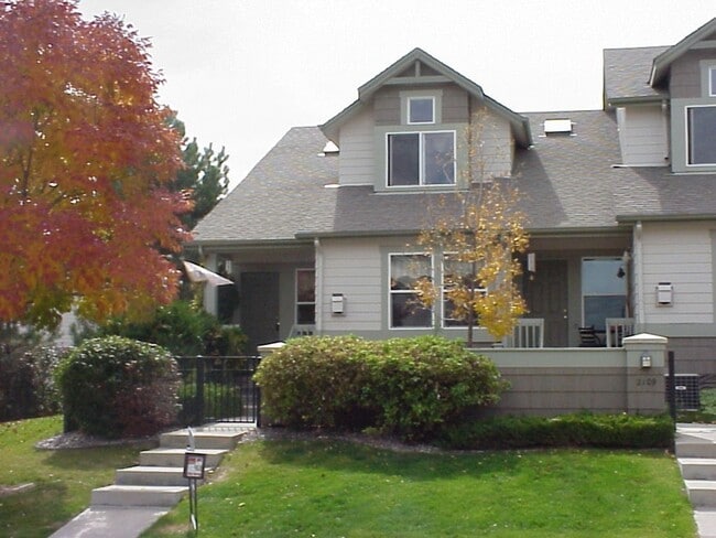 Indian Peaks Rowhouse w/attached garage - Indian Peaks Rowhouse w/attached garage