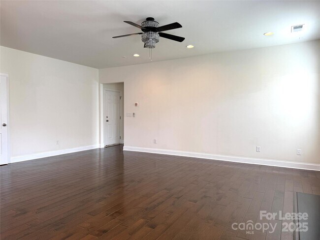 Foto del edificio - 1691 Spears Dr NW