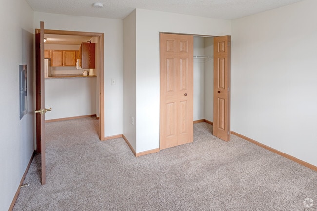 3BR, 2BA - Vermillion - Westwood Parkway Estates