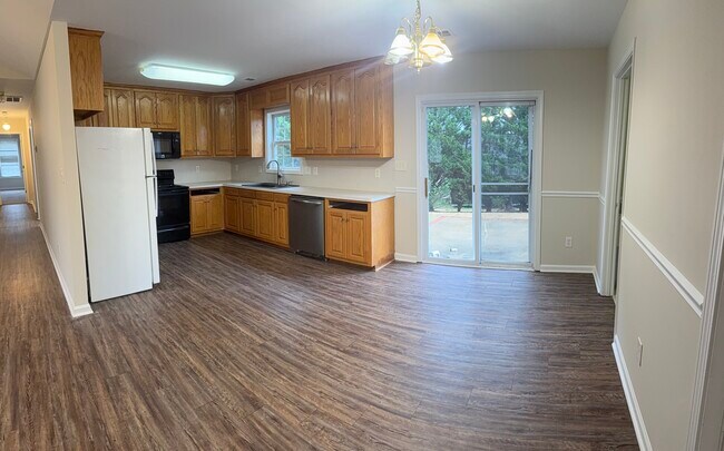 Foto del edificio - 4361 Frank Dellinger Ln