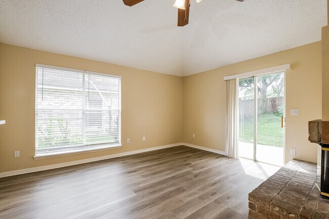 Foto del edificio - 1053 Brielle Ave