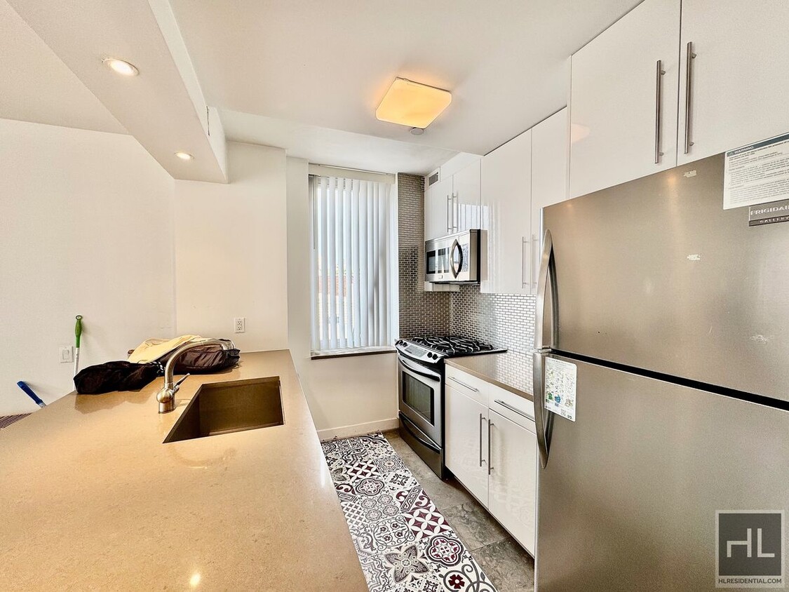 Primary Photo - Large 2 bed 2 bath with two private outdoo...