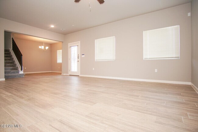 Foto del edificio - 14808 Pebble Hills Blvd