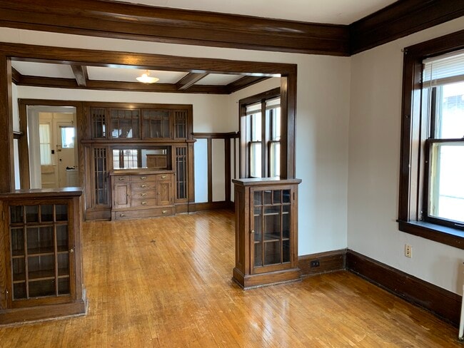 Building Photo - 2910 James Ave S