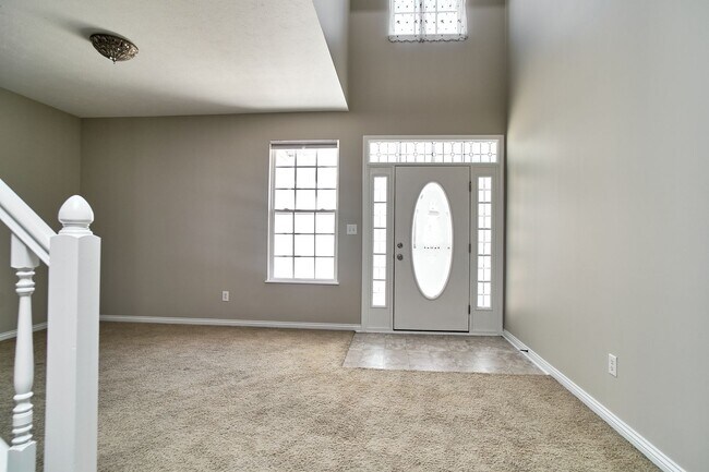 Building Photo - HSE Schools-4BDRM Home, Large Fenced Yard